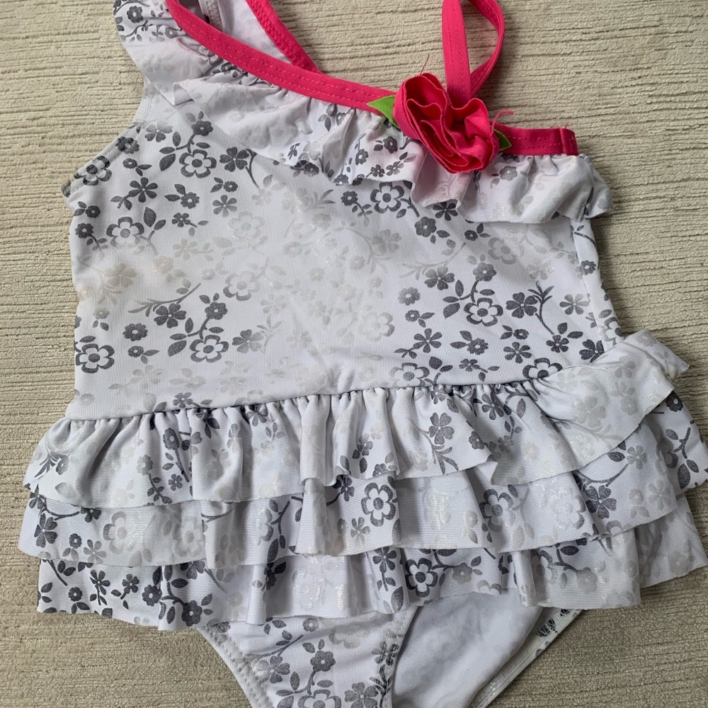 Girls one piece bathing suit